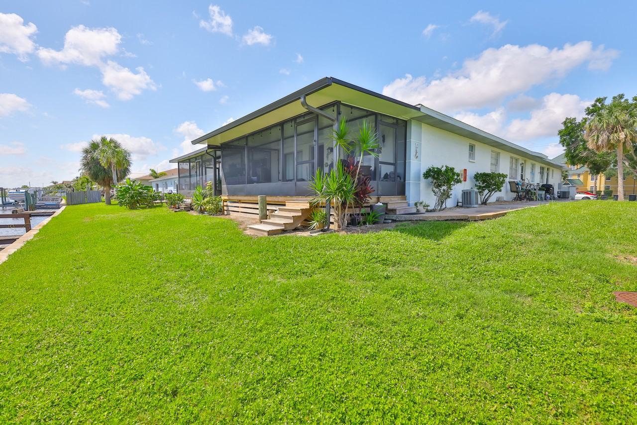 1041 Apollo Beach Blvd - Photo 4 of 35