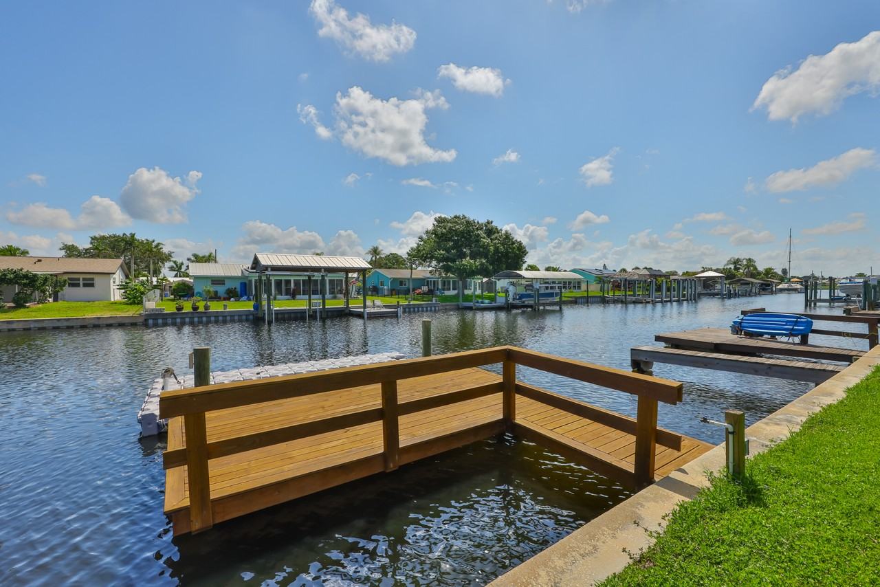 1041 Apollo Beach Blvd - Photo 5 of 35