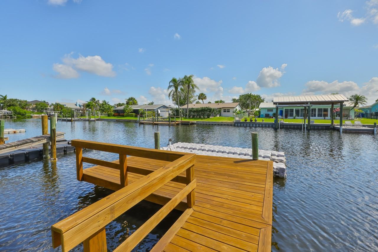 1041 Apollo Beach Blvd - Photo 6 of 35