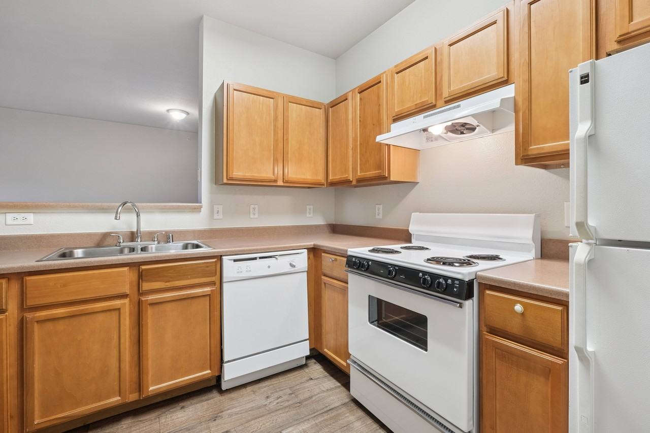 Sequoia Park Apartments - Photo 3 of 24