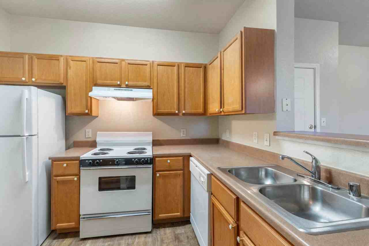 Sequoia Park Apartments - Photo 4 of 24