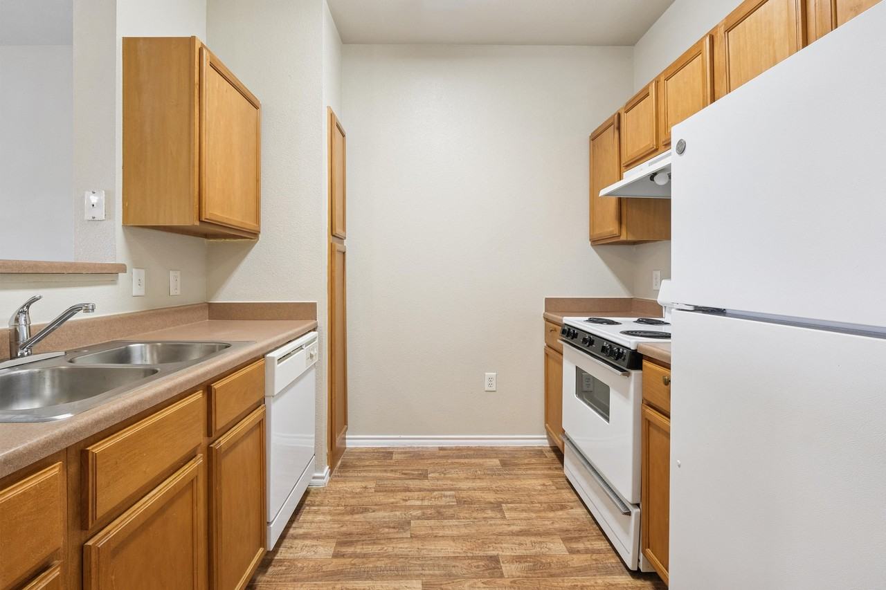 Sequoia Park Apartments - Photo 5 of 24