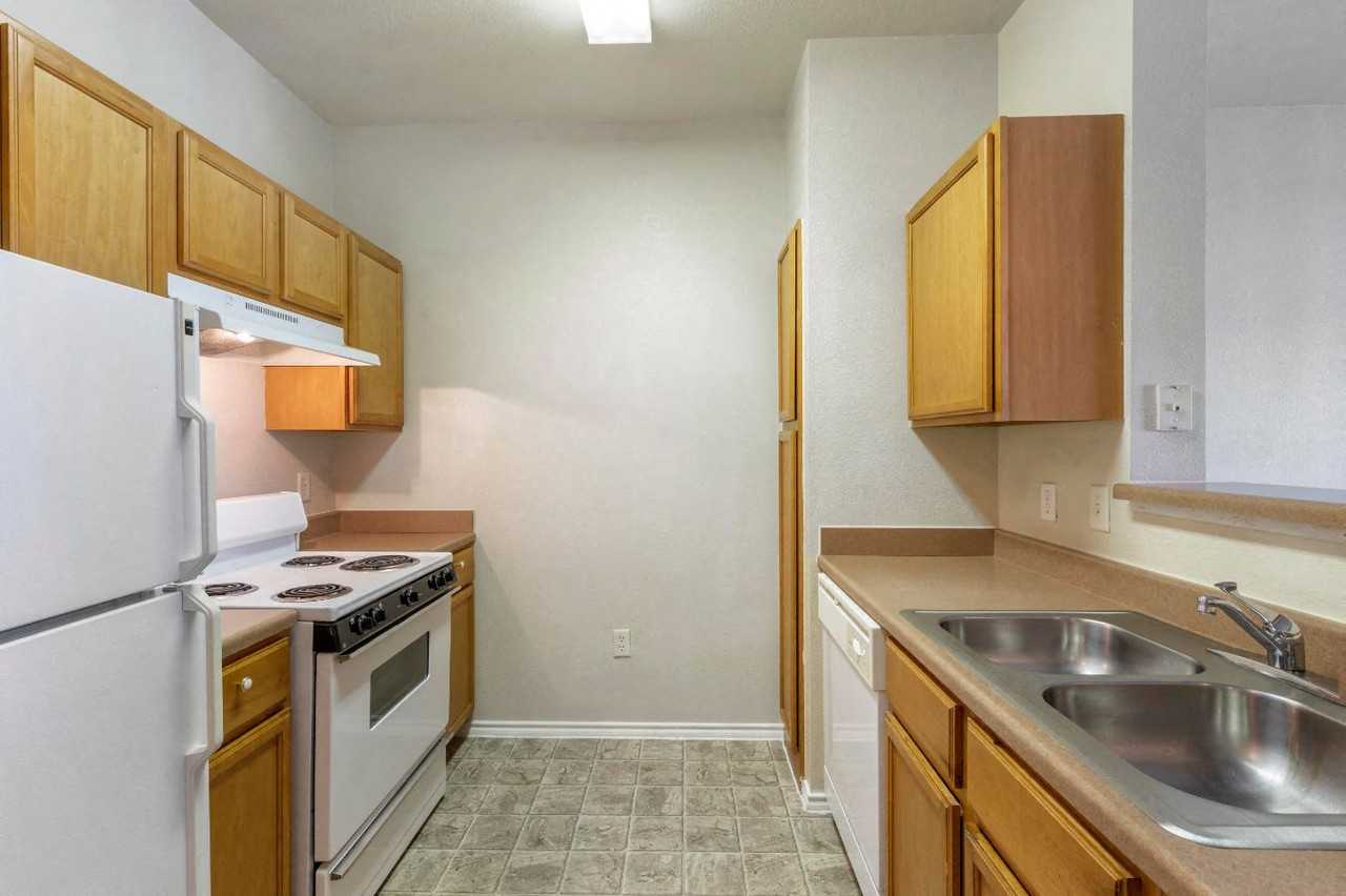 Sequoia Park Apartments - Photo 6 of 24