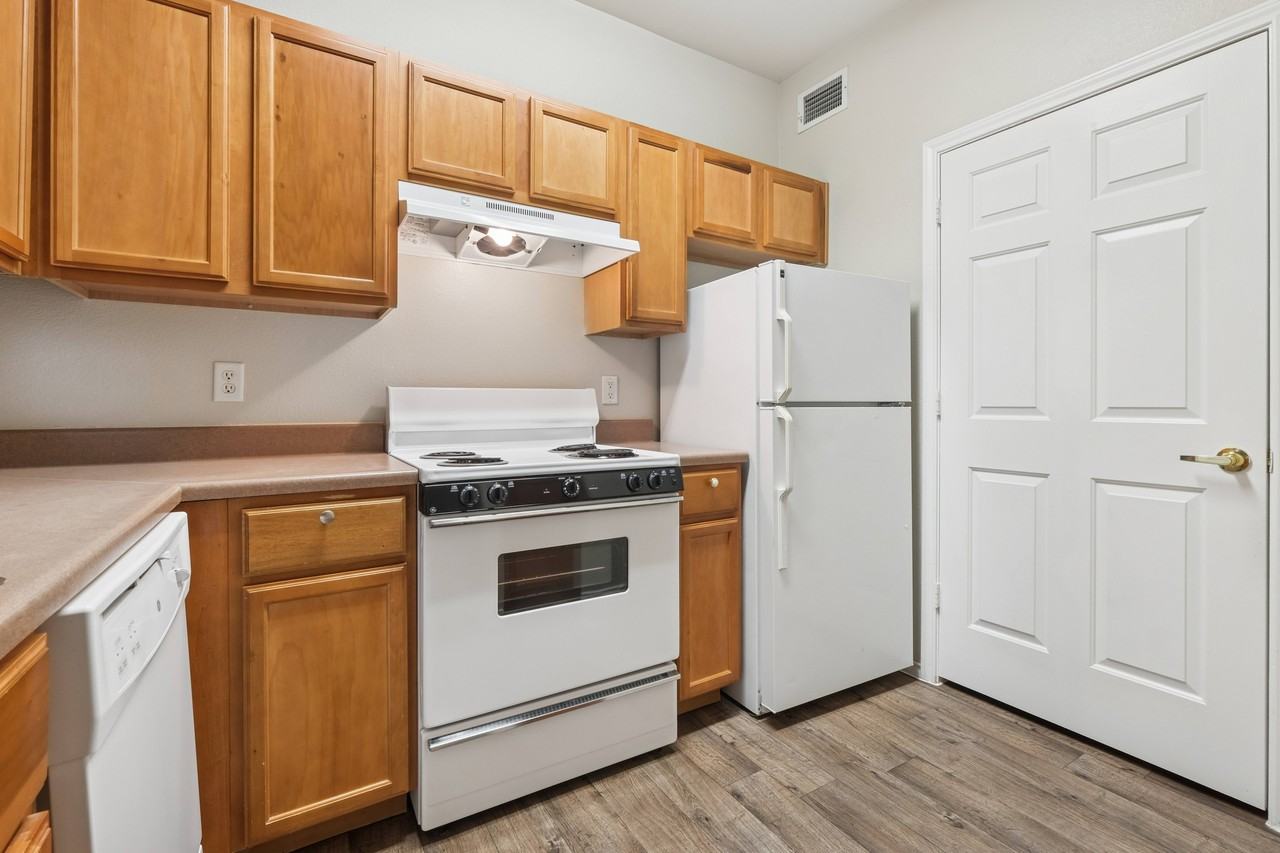 Sequoia Park Apartments - Photo 7 of 24