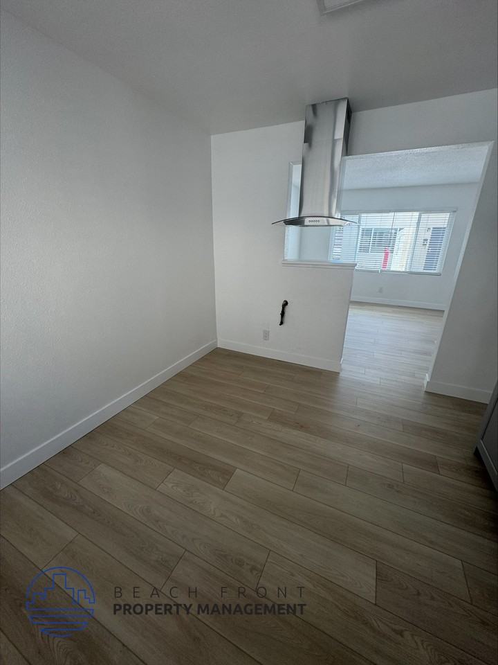 5776 Rostrata Avenue - Photo 5 of 16