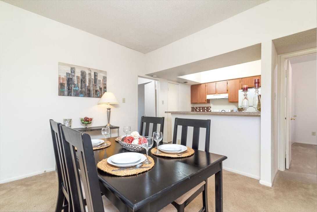 Oak City Apartments - Photo 2 of 25