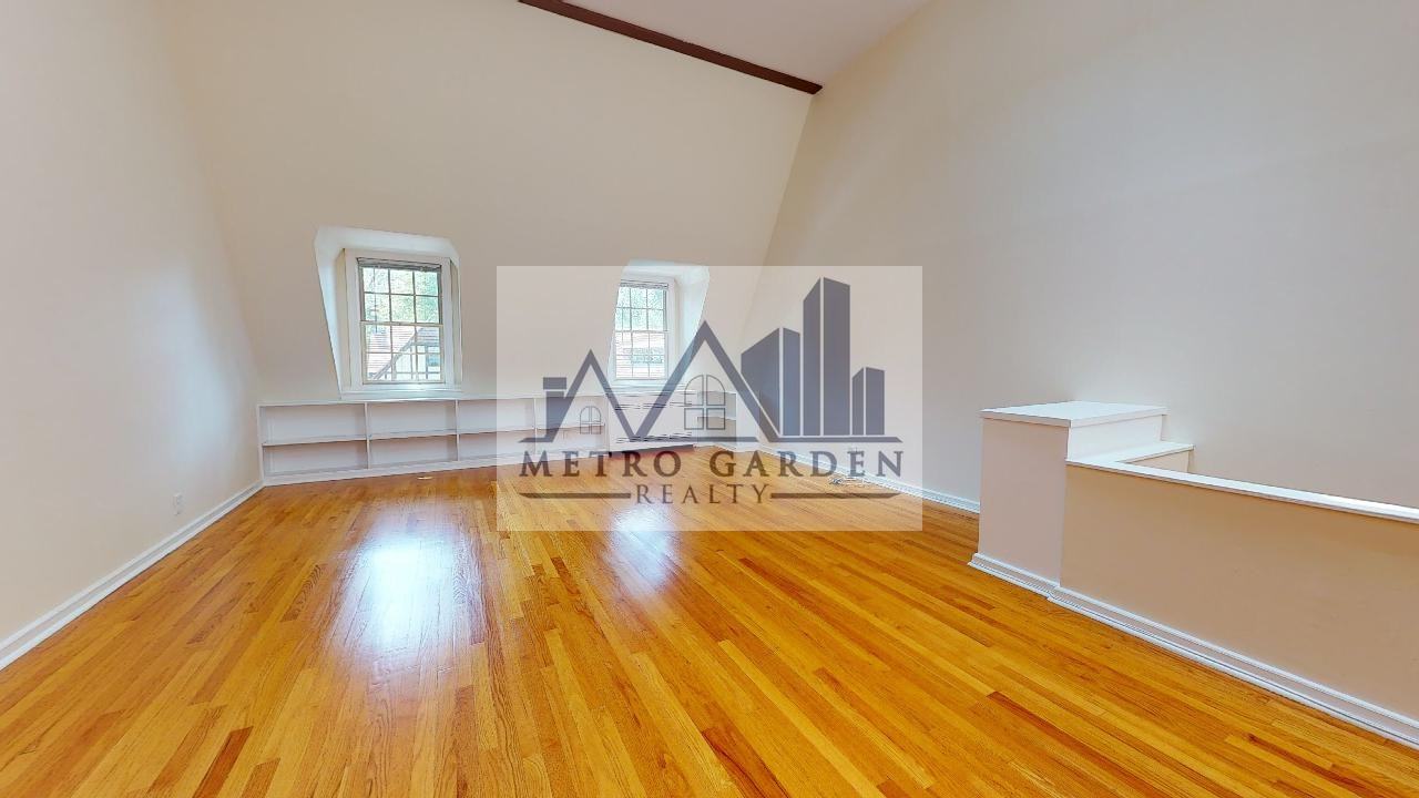 382 Burns Street #2 - Photo 5 of 38