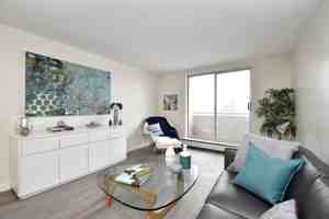 featured image of 978 8th Ave W