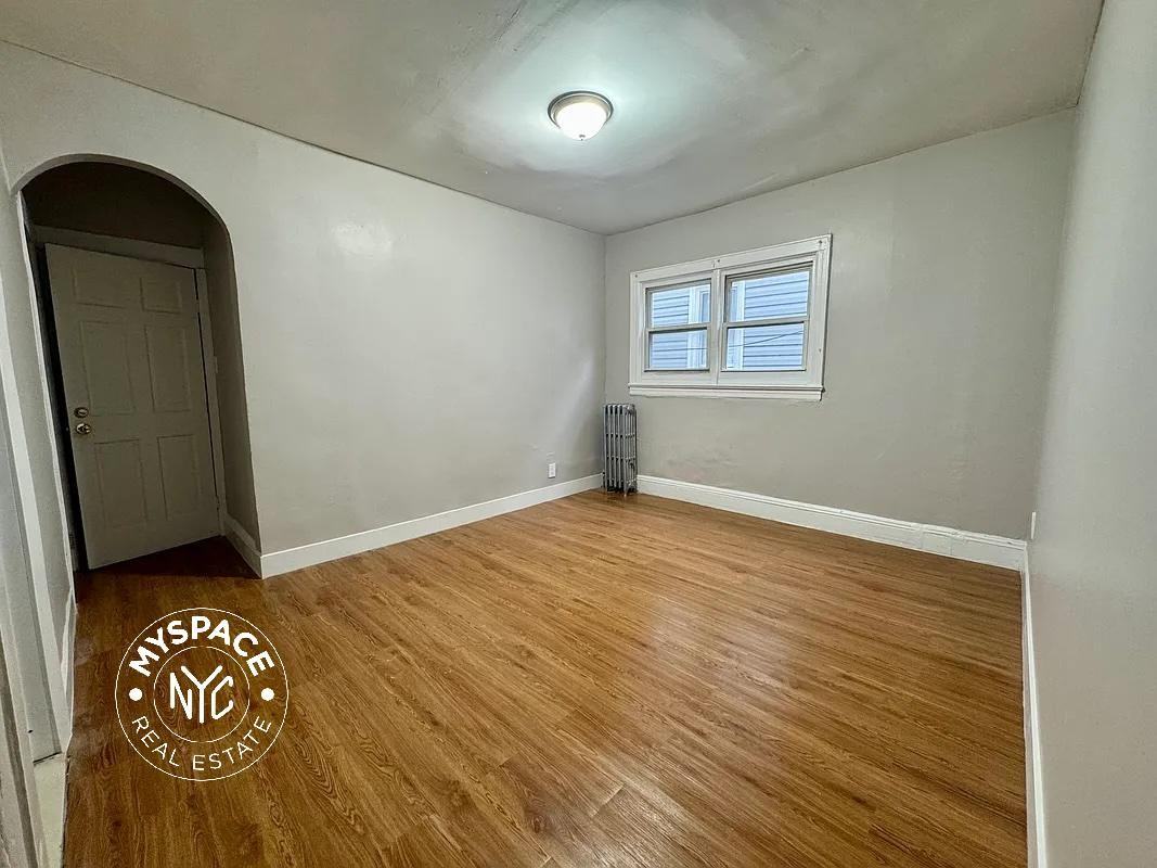 9718 91st St #2F - Photo 2 of 8