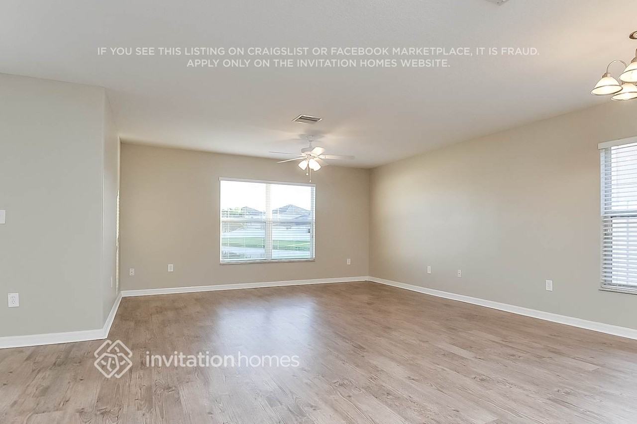 13513 Fladgate Mark Dr - Photo 2 of 10