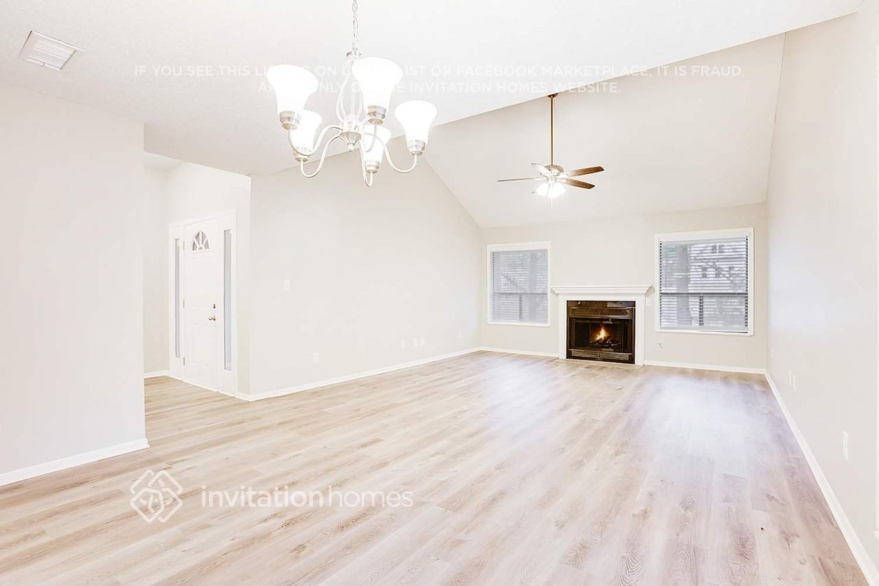 6132 Lakeshore Dr Se - Photo 2 of 19