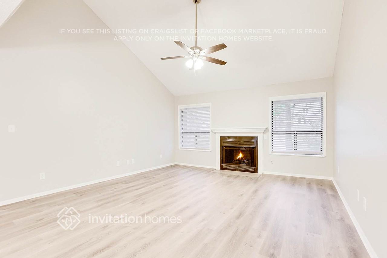 6132 Lakeshore Dr Se - Photo 3 of 19