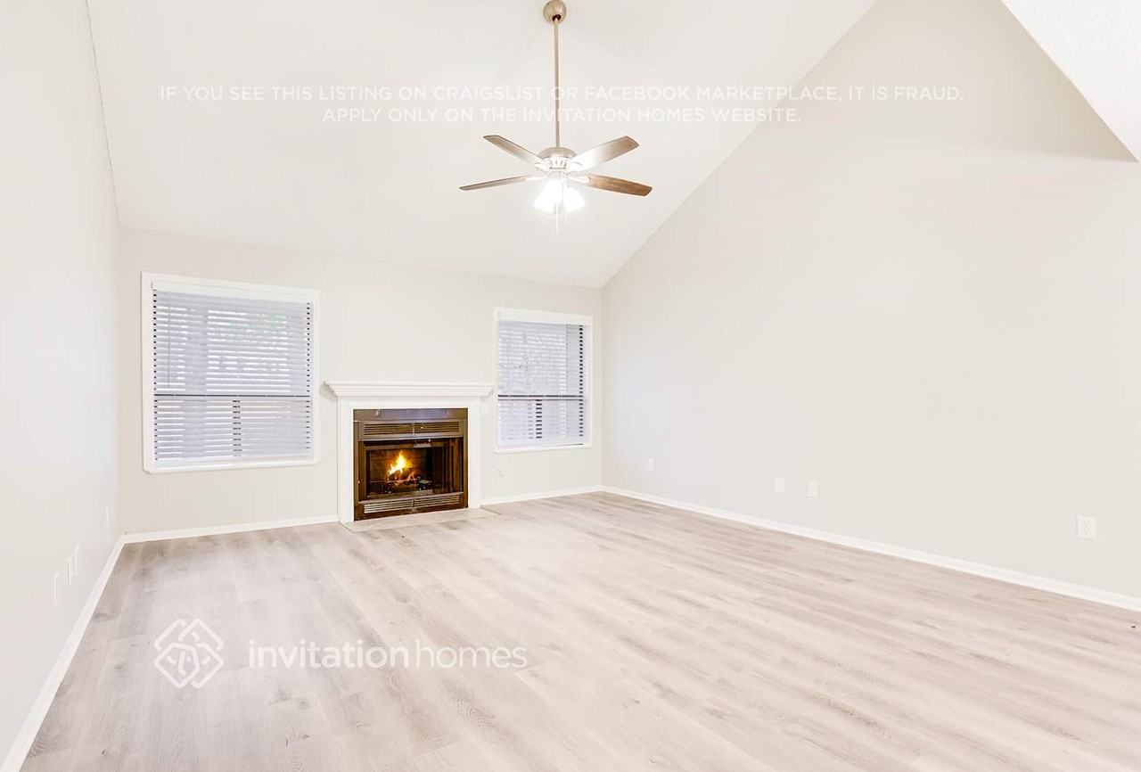 6132 Lakeshore Dr Se - Photo 4 of 19