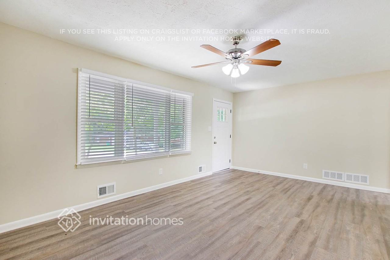 3330 Scott Dr - Photo 3 of 20