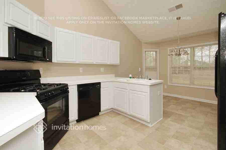 410 Windsor Brook Ln - Photo 5 of 14