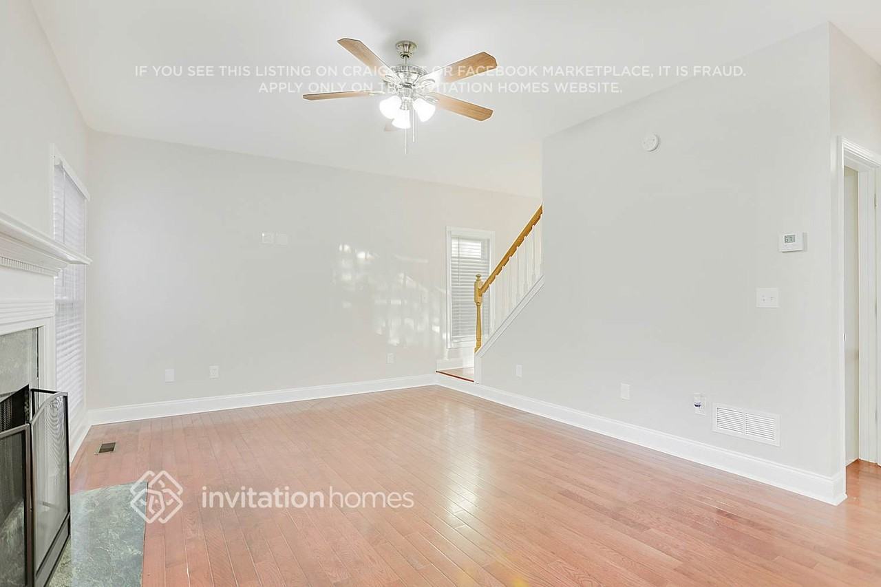 948 Peel Castle Ln - Photo 3 of 24