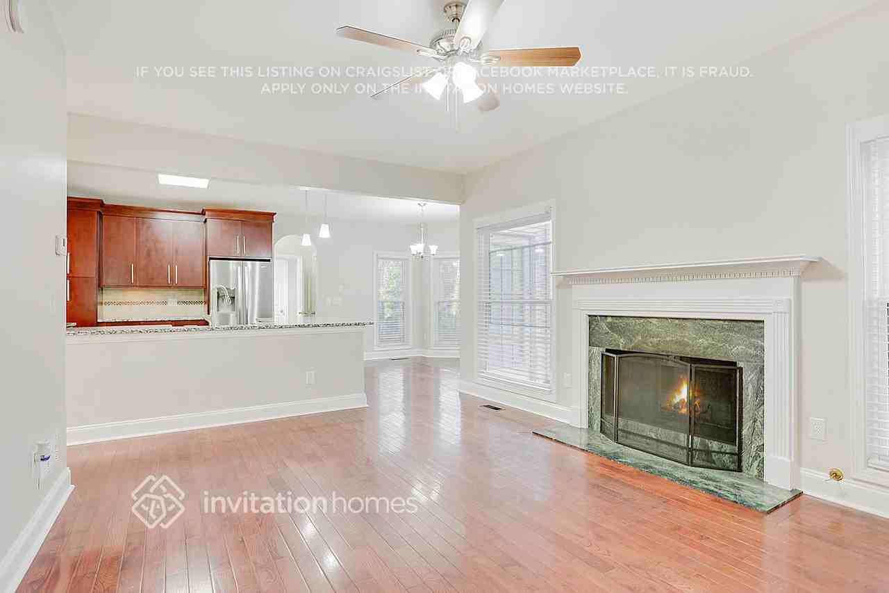 948 Peel Castle Ln - Photo 4 of 24