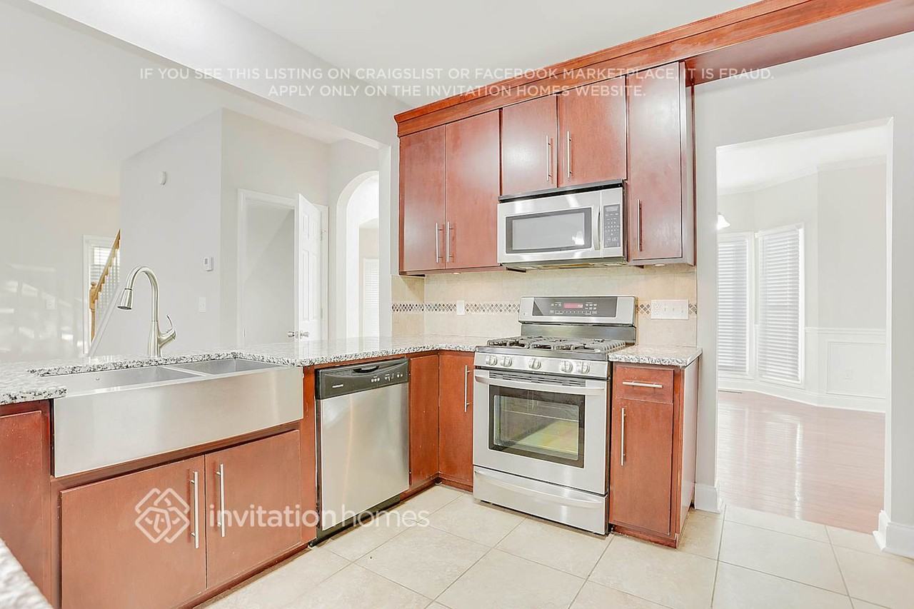 948 Peel Castle Ln - Photo 7 of 24