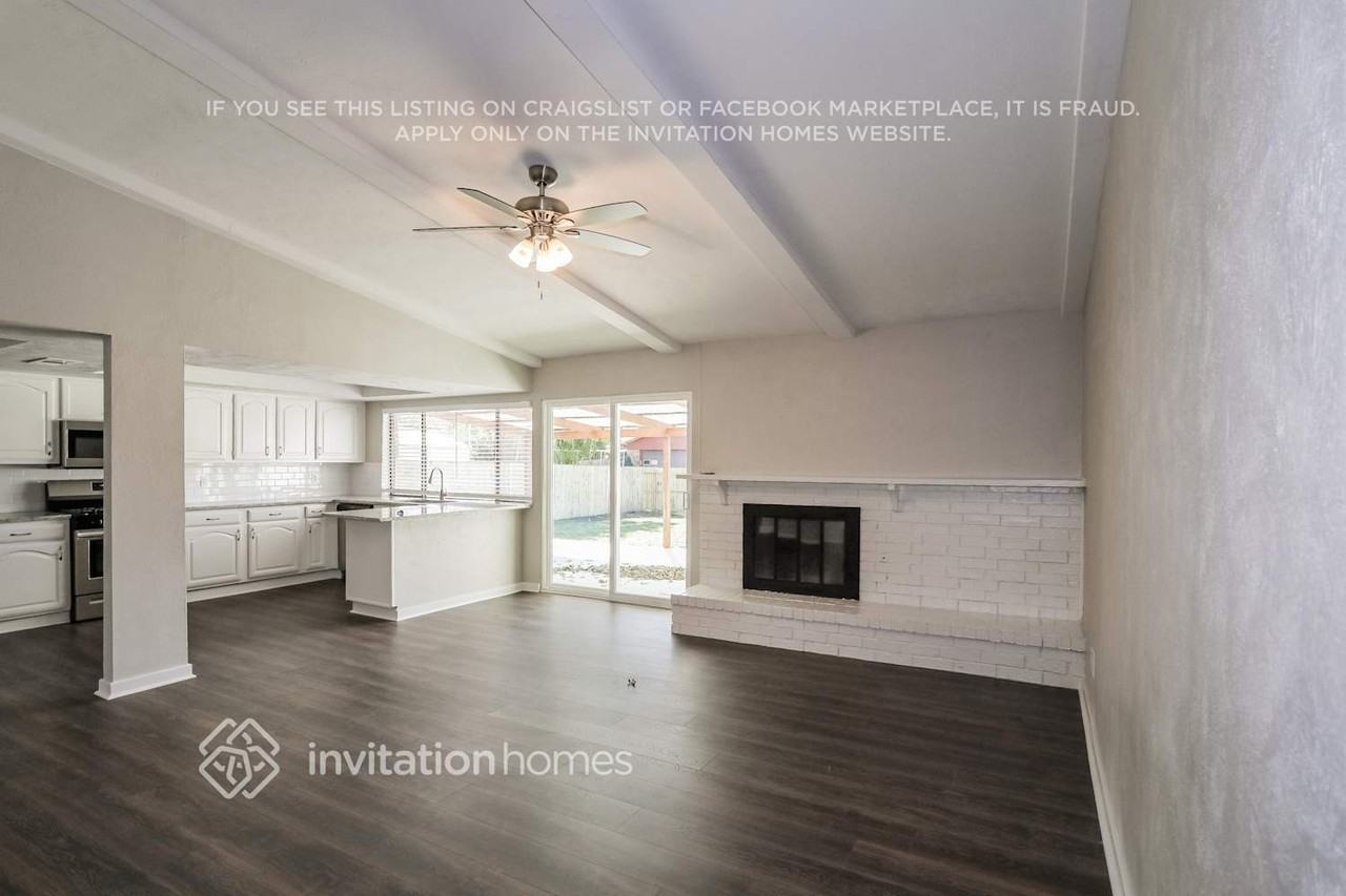 1817 Butterfield Trl - Photo 4 of 16