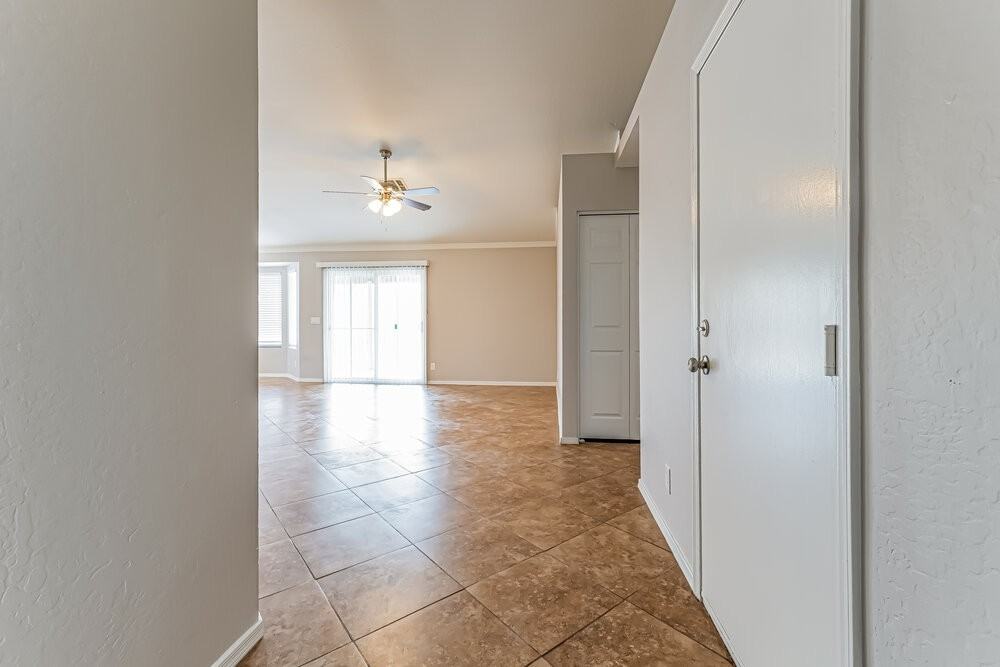 986 S Wanda Dr - Photo 3 of 19