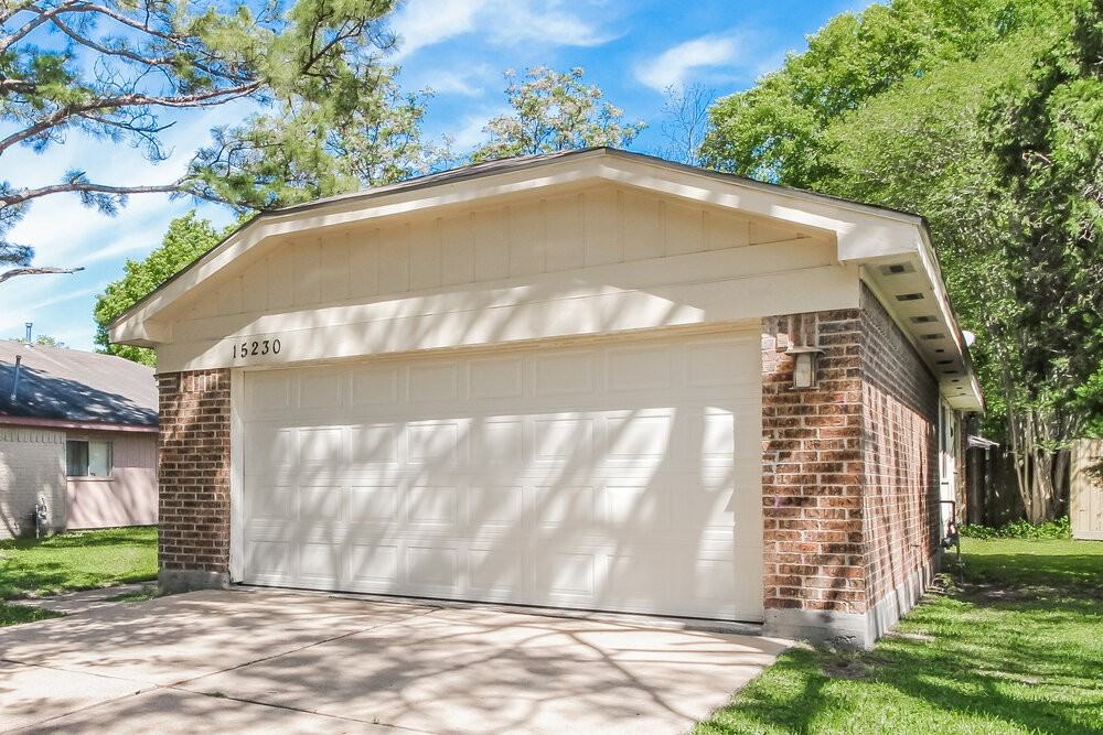 15230 Loma Paseo Dr - Photo 3 of 16