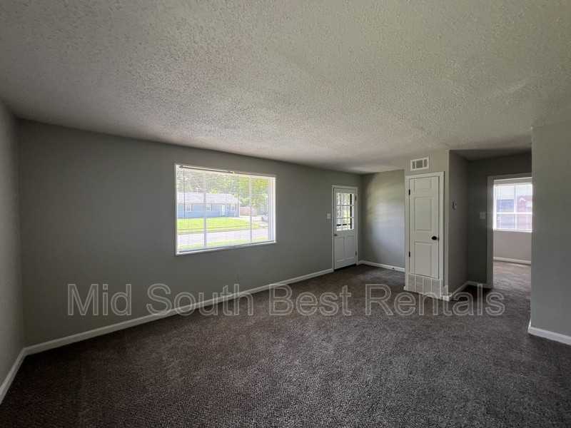 2809 Brewer Ave - Photo 2 of 7