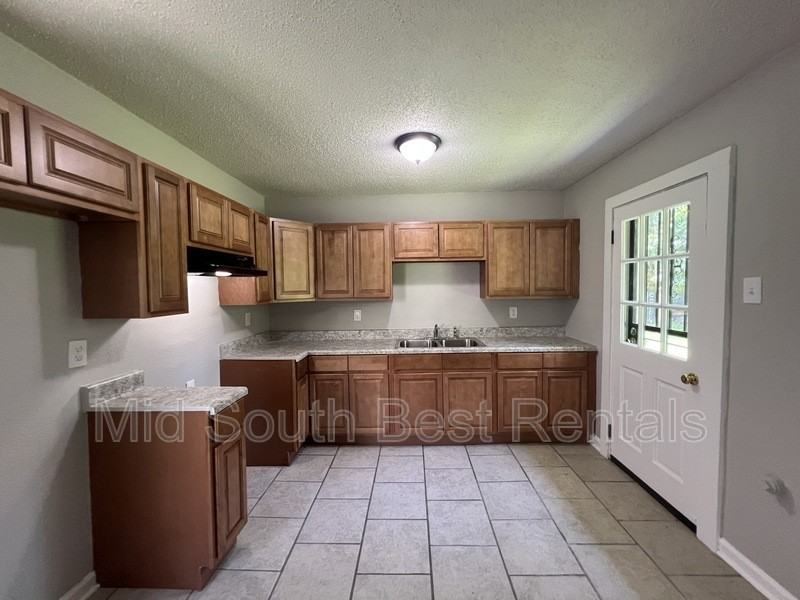 2809 Brewer Ave - Photo 3 of 7