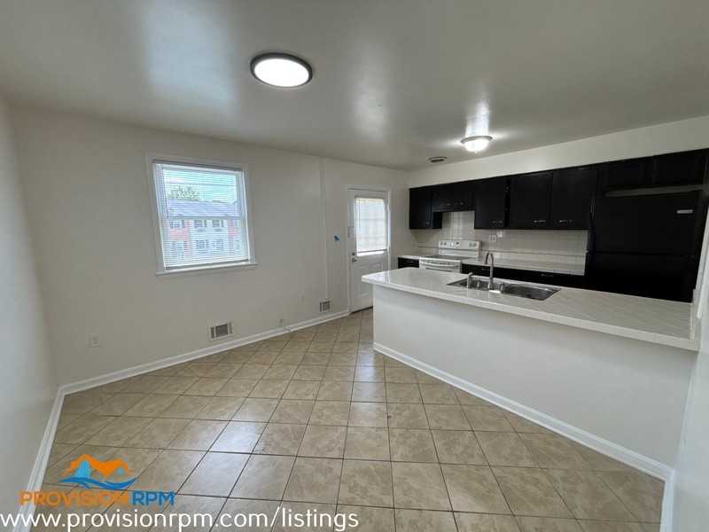 5138 Clacton Ave - Photo 5 of 25