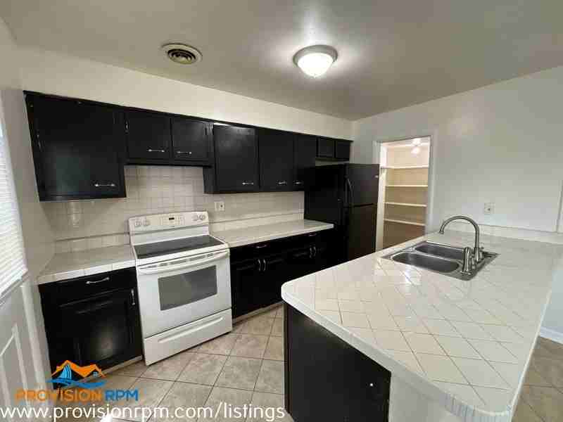 5138 Clacton Ave - Photo 7 of 25