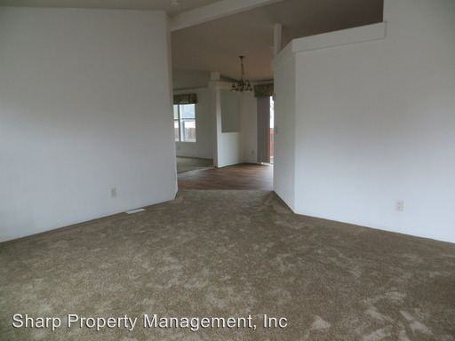 1009 Lord St - Photo 2 of 10