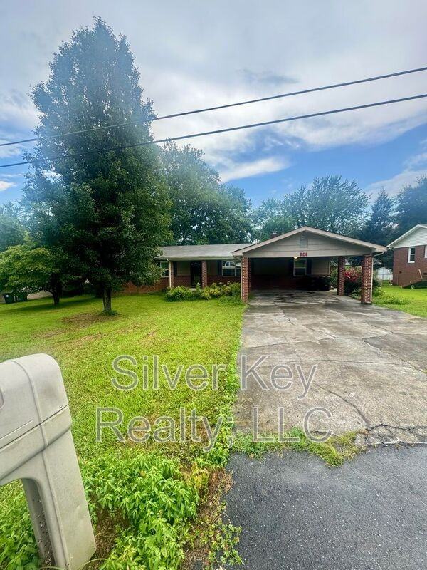 526 Brewer St - Photo 2 of 21