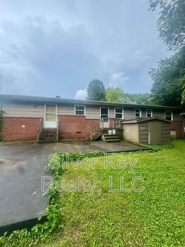 526 Brewer St - Photo 4 of 21