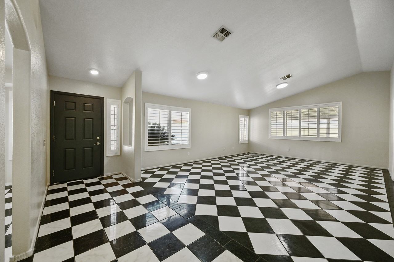 5449 East Fairfield Street - Photo 4 of 24