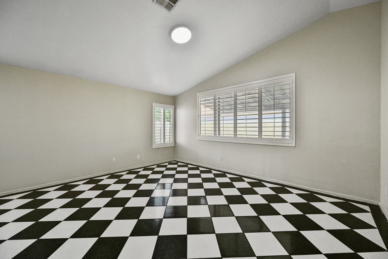 5449 East Fairfield Street - Photo 5 of 24