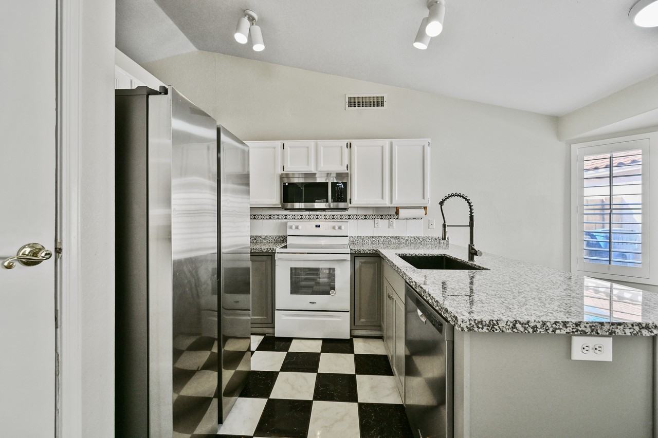 5449 East Fairfield Street - Photo 6 of 24