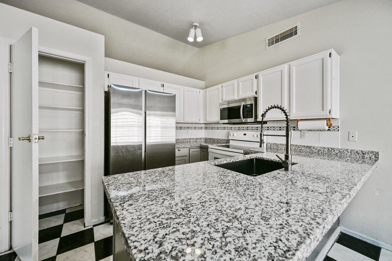 5449 East Fairfield Street - Photo 7 of 24