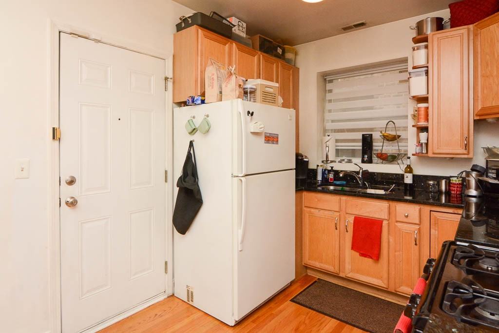 6305 N Claremont Ave #2 - Photo 3 of 20