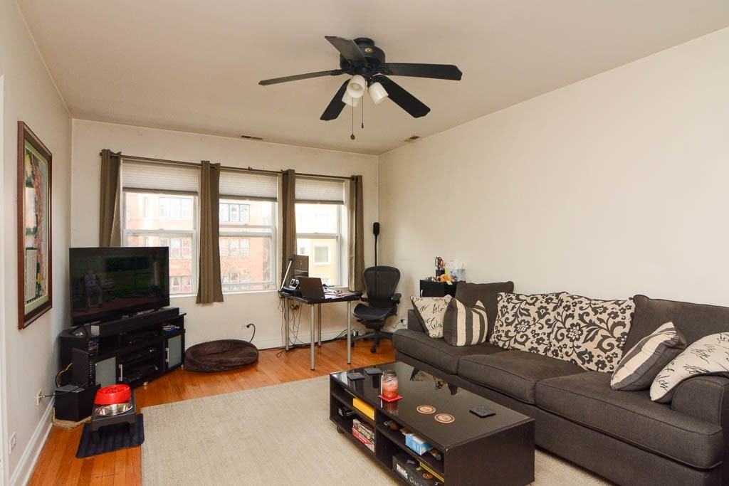 6305 N Claremont Ave #2 - Photo 5 of 20