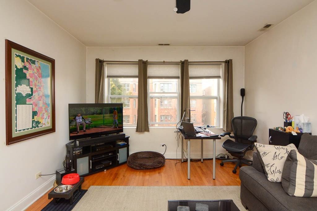 6305 N Claremont Ave #2 - Photo 6 of 20