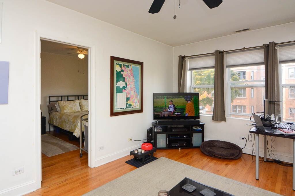 6305 N Claremont Ave #2 - Photo 7 of 20