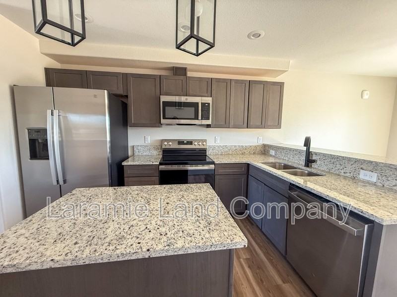 569 N 12th St - Photo 3 of 11