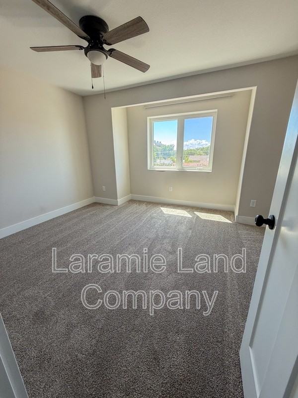 569 N 12th St - Photo 5 of 11