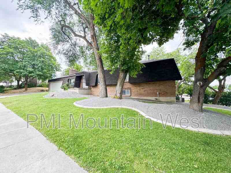 2616 E Towne Dr - Photo 2 of 45