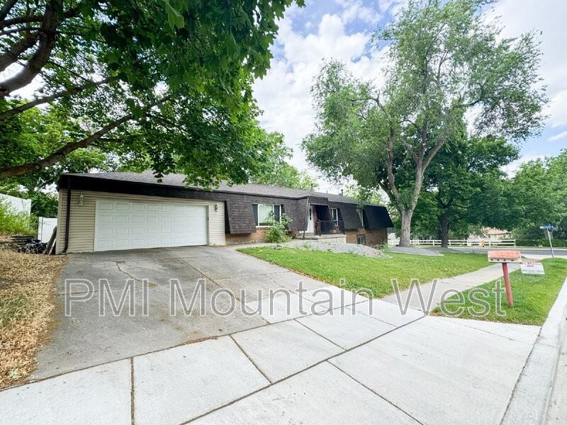 2616 E Towne Dr - Photo 3 of 45