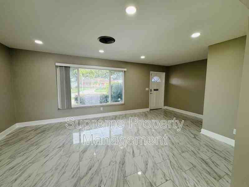 4837 Dover St Ne - Photo 3 of 20