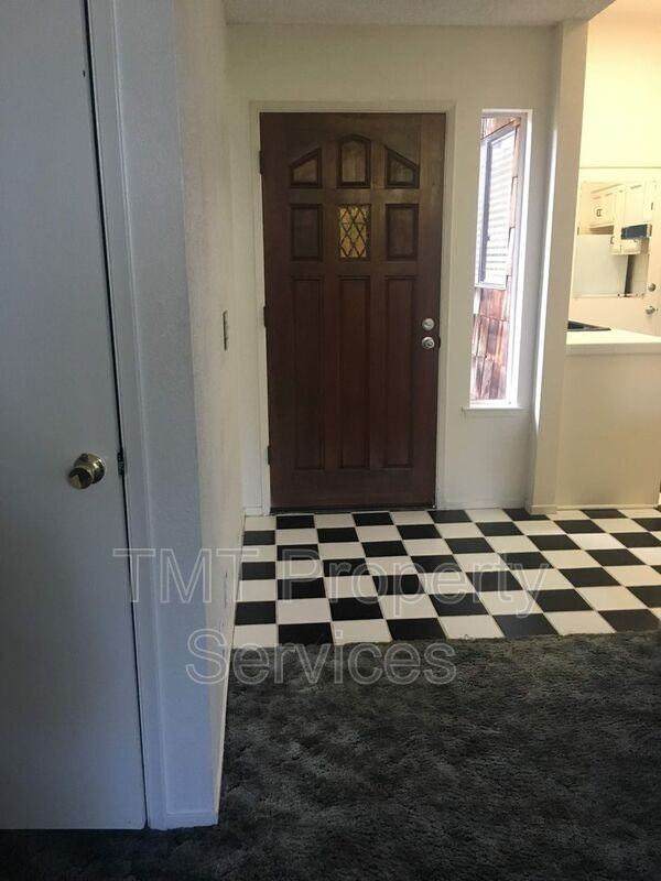1516 Oakridge Park Rd - Photo 3 of 9