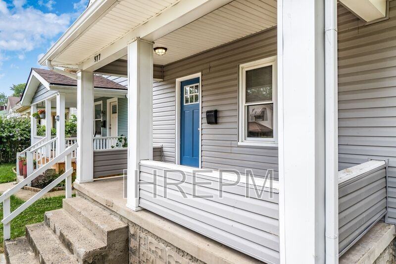 977 Ellsworth Ave - Photo 2 of 16