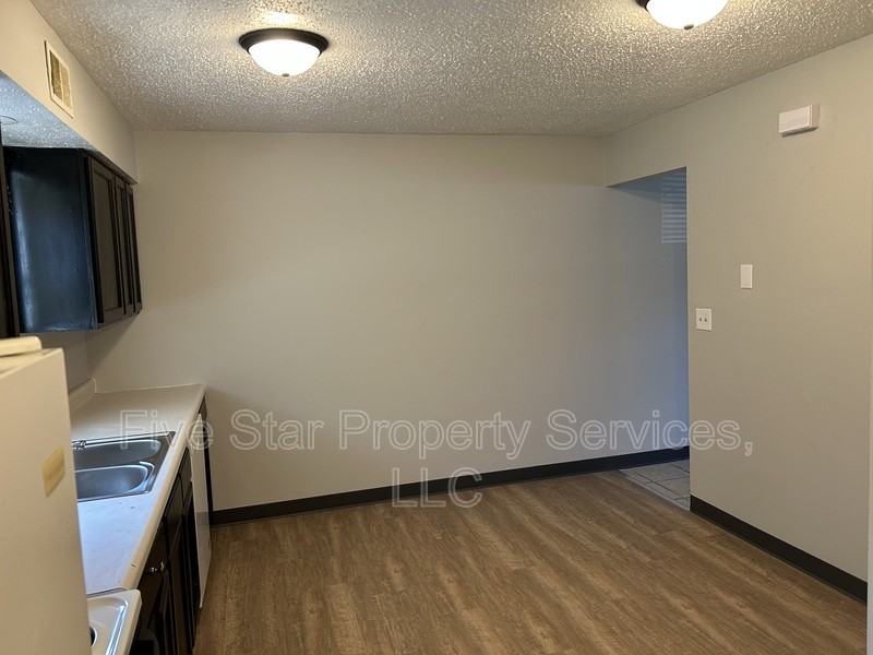 110 W Lake Shore Dr #34 - Photo 4 of 20