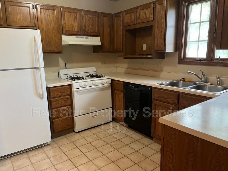 510 S Shumway St #12 - Photo 3 of 8