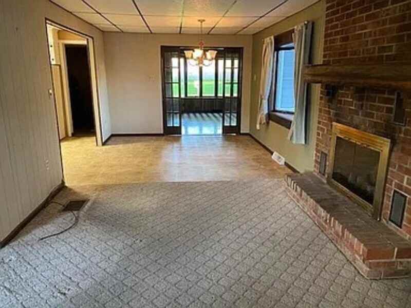 3413 Lincoln Hwy E - Photo 2 of 18